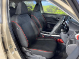 運転席まわりには十分なスペースがあり、大柄な方でもゆったり運転していただける環境です。
