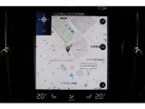 縦長のナビゲーション画面は、行先について前広で案内できます。スマホと同じようにタップ動作で拡大、縮小ができます。長押しで地点登録簡単にできます。