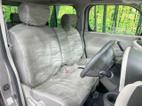 運転席まわりには十分なスペースがあり、大柄な方でもゆったり運転していただける環境です。