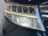 【LEDヘッドライト】悪天候や夜間走行時も良好な視界を確保し安心して運転できる高輝度LEDヘッドライトを装備!点灯速度が早く、消費電力も抑えられています。
