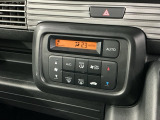 オートエアコンがついていますので、簡単操作で快適に過ごせます。希望の温度に自動調整してくれるのが便利です。