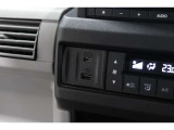 スマートフォンなどの音楽再生が可能なUSB接続ジャック装備車両です♪♪♪