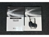保証書・記録簿・取扱説明書と揃っていいます。キーの電池は新品にお取替えしてから納車させて頂きます。