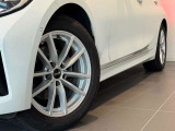 BMW純正アロイホイールはモデルやパッケージに合わせてデザインされています。洗練されたデザインで、足元の個性を引き立てます。