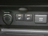【シートヒーター】運転席と助手席の座面にヒーターが内蔵されていますので寒い時でも快適運転です。