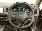 ハンドルにHondaセンシング系のクルーズコントロールやレーンキープアシストなどのスイッチと、オーディオの操作スイッチが装備されています。ハンドルから手を離さず安全に操作できます。