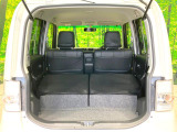 積み下ろしのしやすいデッキにはたっぷりと荷物を積み込んでいただけます。遊びから仕事まで、様々なシーンで頼れます♪