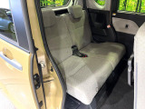 後部座席も気になるようなキズ・汚れやへたり等、大きなダメージはなく、良好な状態です。