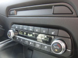 ステアリングヒーター・運転席&助手席&リアシートヒーター・運転席&助手席ベンチレーション・フルオートエアコン!