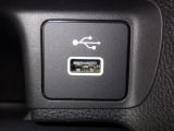 USBポートでゲームや動画も車内で楽しめる!お気に入りのコンテンツをいつでもどこでも満喫して、レジャーシーンがもっと盛り上がりますね☆