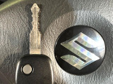 【キーレス】少し離れた場所からでもボタン一つでドアの開錠・施錠ができるのでとっても便利!ドアの鍵穴周りに傷をつけることもありません♪