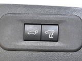 【パワーバックドア】スマートキーや運転席のボタンを押すだけでリアゲートが自動で開閉します!荷物を持っている時や、高い位置にあるバックドアを閉める際に便利な機能です♪