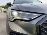 ウイング状のデイタイムランニングライトを備えるLEDヘッドライト。昼光に近い照明によって進路を照らし、昼夜ともに目視しやすく視認性を高め安全性と快適性を向上させます。