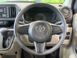 インテリアに合わせたデザインのステアリングは、運転される方のことも考え、運転しやすい形状、大きさです。是非一度、実際に触ってお確かめください。