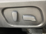 【パワーシート】スイッチ一つで簡単にシートの微調整が可能!電動だから力もいりません!快適なシートポジションにセットして、快適なドライブをお楽しみください。