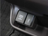 12V電源ソケット、USB接続端子!使いやすい場所に!装備が充実しています♪