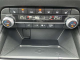 車内快適オートエアコン。大ダイヤル式で操作性も良好です