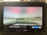 【バックカメラ】運転が苦手な方も車庫入れラクラクです!ギアをリバースに入れれば自動的に切り換わりますので、面倒な操作は不要です♪狭い駐車場もお車を傷つけず安心ですね!