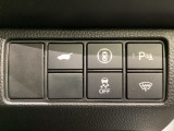 ハンドルの右側にHondaセンシング用のメインスイッチとパワーテールゲートスイッチがついています。パワーテールゲートスイッチは車内からでもテールゲートの開け閉めを電動でできます。