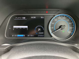 メーター内のディスプレイには運転をサポートするさまざまな情報を表示。