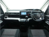 ◆視界広々で非常に運転しやすくロングドライブでも疲れを感じさせないすっきりとまとまったインパネ周りです。