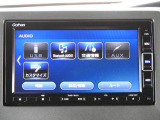 USB・Bluetooth・AUX接続に対応。交通情報取得や画面表示のカスタマイズも可能です。