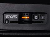装備されているビルトインタイプのホンダ純正ETC車載器です。セットアップしてからご納車致します。ETCカードを差し込めば高速道路の出入り口ゲートを楽々通過出来ます。