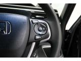 Hondaセンシングの機能のひとつ、アダプティブクルーズコントロール付!アクセルから足を離しても設定したスピードと前車との車間を保ち走行してくれます!車線維持もアシスト☆高速道路で疲労軽減ですね☆
