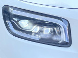 ●LEDヘッドライト:夜間走行時も良好な視界を確保し安心して運転できる高輝度LEDヘッドライトを装備!点灯速度が早く、消費電力も抑えられています。