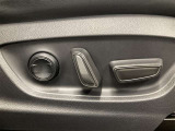 パワーシート搭載。微妙な調整が手軽にでき、ピッタリのポジションで運転することが可能です。