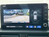 【マルチビューカメラシステム】専用のカメラにより、上から見下ろしたような視点で360度クルマの周囲を確認することができます☆死角部分も確認しやすく、狭い場所での切り返しや駐車もスムーズに行えます。