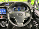 【純正革巻きステアリング】上質な革を使用することで、手にしっかり馴染みとても運転しやすいハンドルです♪