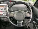 【MOMO製革巻きステアリング】上質な革を使用することで、手にしっかり馴染みとても運転しやすいハンドルです♪