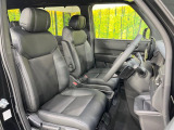 運転席シート廻りは使用感も少なく、良好な状態となっています。前オーナー様が丁寧に使っていたことがよくわかりますね。