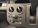 ご納車前にはプロの整備士が点検を行い、交換の必要がある部品は交換してからご納車いたします。また、その後の点検・整備・車検等も当社にお任せください。