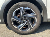ホイールは4本ともガリ傷なく綺麗です。タイヤは4本新品に交換してからご納車致します。