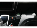 ECONボタンで低燃費モードに☆☆☆ECONスイッチを上手に使ってエコドライブ♪♪環境にもお財布にも優しい装備です☆☆☆