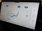 エアコンの操作も、この大型モニターでスマートに行えます。