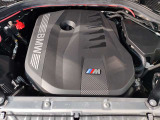 【BMWエンジン】革新的なガソリン・エンジン・テクノロジーによる高性能かつ高効率。レスポンスの良いパワーを発揮。常にスムーズな吸気を実現しアクセル開度にダイレクトに反応しドライビングを楽しく演出。