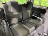 【撥水加工シート】スノボやダイビング等でありがちな汚れや濡れも心配無用の撥水シート♪雨の日に傘や荷物でシートが濡れたり、飲み物をこぼしたりした時もサッと拭いてきれいになるから大助かり♪