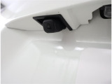 バックカメラが付いているので後方確認が非常にしやすいです。今や運転初心者も熟練者も必須装備!ついていて損はないですね♪