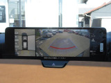 360&deg;ビューモニターを搭載しています。パーキングセンサーと合せてお使いいただくことで、安全、安心にお車の取り回しを行っていただけます。