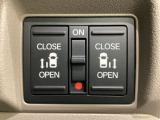 リアドアは乗り降りに便利な両側電動スライドドアです。また運転席に座っていながらスイッチ操作で自在にスライドドアを開け閉めできます。