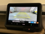 リバースギアに入れるだけで後方の表示へ切り替わります。夜間や雨の日の駐車も楽になりますよ。