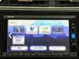 スマートフォンのような操作感の静電式タッチパネル。