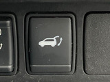 【パワーバックドア】スマートキーや運転席のボタンを押すだけでリアゲートが自動で開閉します!荷物を持っている時や、高い位置にあるバックドアを閉める際に便利な機能です♪