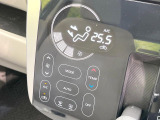 【オートエアコン】一度お好みの温度に設定すれば、車内の温度を検知し風量や温度を自動で調整。暑い&hellip;寒い&hellip;と何度もスイッチ操作をする必要はありません。快適な車内空間には必須の機能ですね♪