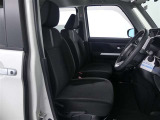 【内装クリーニング】室内は、トヨタの自動車クリーニング&ldquo;まるまるクリン&rdquo;を施工済です!シートはもちろん床面も、すっきりキレイ♪自信の仕上がりを、ぜひご覧下さい!!