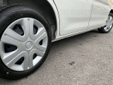 車のデザインにマッチした、純正スチールホイール!