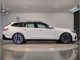 ご納車後も全国約200拠店のBMW正規ディーラーサービス工場にて保証対応いたします。お近くのBMW正規ディーラーをご案内の上、アフターメンテナンスをお受け頂けますので、安心してお乗りいただけます!!